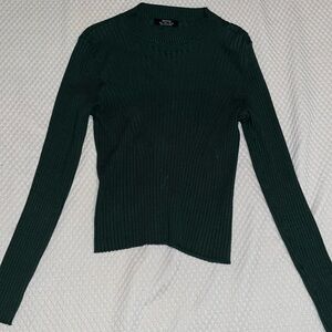 Green long sleeve top